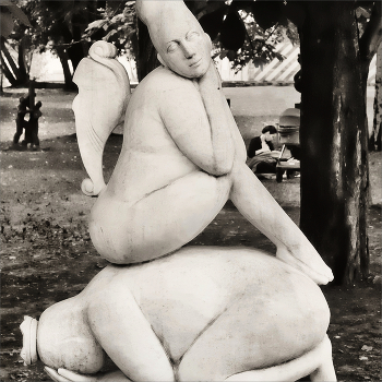 В саду... / Парк Музеон...