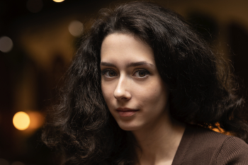 портрет студентки / ***