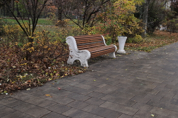 Пустая скамья / ***