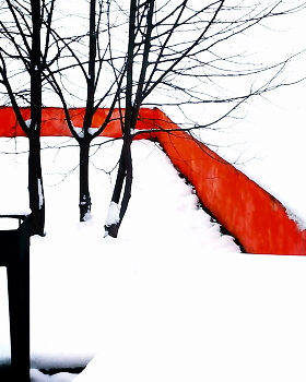 Красный угол / ***