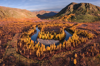 Повороты Пурги... / Озеро Джека Лондона, сентябрь 2025

Напомню, что в 26-м на озеро Джека Лондона поеду весной на цветение Рододендрона, в конце июня. Группа набирается. Скоро настанет пора покупки авиабилетов. Пишите, звоните....
И, традиционно, осень на Джеке. Набор группы в самом разгаре
В 27-м году следующая поездка в Архангельскую область на золотую осень в конце сентября. Программу буду увеличивать до двух недель. Т.к. очень много передвижений, просто не успеваем впитать в себя душевность этих мест. А очень хочется просто побродить и напиться вдоволь...
На Кольский в середине ноября тоже 2 места свободно
Следующая моя поездка в Момский НацПарк запланирована на конец августа 28-го года.
Пока готовлюсь к очередным путешествиям...На НГ в Ворзогоры могу взять ещё одного человека. Можно поехать в Кимжу в начале февраля. Анонсы на сайте phototourtravel.ru
Подписывайтесь в MAX https://max.ru/u/f9LHodD0cOLOq7OZwTlN2lzsjKg3fxnzBwh4lQ5ht9zDTiYp8yWjD7FBZN0