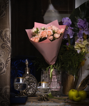 Вечер дня рождения_верс_2 / Вечер дня рождения (май 2025), версия 10_2025
The Birthday evening with reflections in the night window? flowers? presents, and warmth