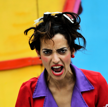 " Убери камеру !!..." / ***