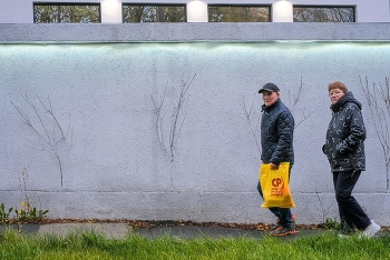 Прохожие... / ***