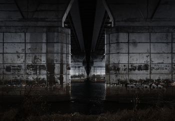 Вход или выход / Под мостом одной реки в ноябре