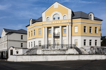 Красавец дом / ***