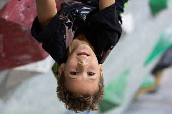 ...А,что вы здесь делаете? / Скалолазание. Шалун.