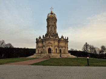 вечер в Подольске / Усадьба Дубровицы в Подольске.
 церковь Знамения Пресвятой Богородицы в Дубровицах