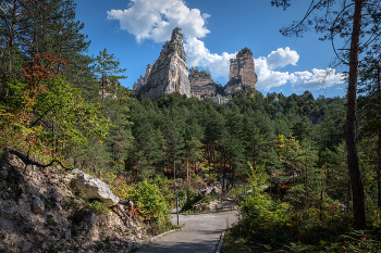 Sairme Pillars View / Столбы Сайрме в Лечхуми. Древние скалы из породы возрастом 20 млн лет.