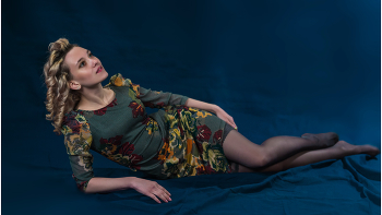 Девушка / ***