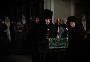 Монастырь. Повседневная жизнь. / Всенощное бдение. Шестопсалмие.