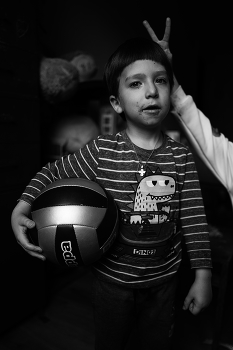 Пацан. / Павел и мяч.