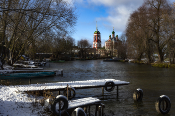 Осень в Переславле Залесском / речка Трубеж, церковь Сорока мучеников