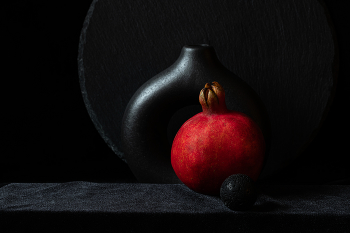 Натюрморт с гранатом / 2025