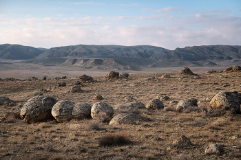 &quot;Долина шаров&quot; / Долина шаров - это огромная территория, усыпанная круглыми конкрециями диаметром от десяти сантиметров до нескольких метров.
В октябре я буду проводить фототур в западный Казахстан. Посетим все топовые локации. Подробная программа вот здесь https://www.arskashkarov.com/mangystau