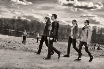 Три сестры... / Лица в парке.