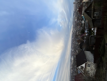 Луна танцует в поднебесье. / Ноябрь, девять часов утра, луна решила не покидать небосвод, а вовсю накрасоваться…