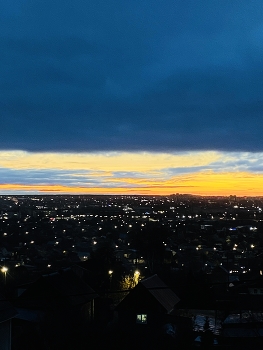 Закат / Засыпает город!
В небе догорает солнечный закат