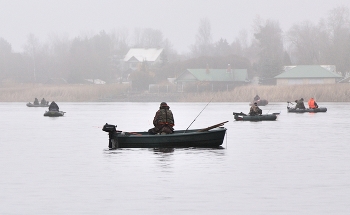 Лещ пошёл. / ***