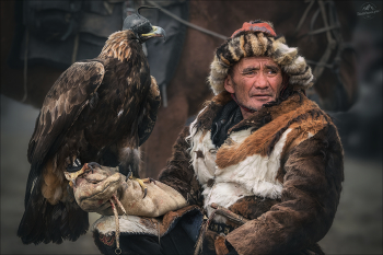 БЕРКУТЧИ / Западная Монголия, фестиваль охотников с беркутами ( Golden Eagle Festival ),где собираются беркутчи (охотники с беркутами) со всей Монголии и Казахстана.
Этот вид охоты на территории данных стран сохранился до сих пор...
Один из самых давних и колоритных участников фестиваля ..

© phototravel.pro