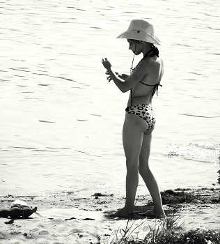 На берегу / ***