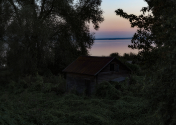 Приют контрабандистов / набережная Подозёрка, озеро Неро, Ростов Великий