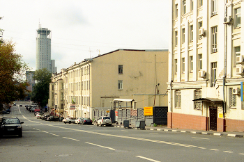 Народная улица / Народная улица в Москве. Сентябрь 2011. PENTAX MZ-3; SMC PENTAX FA 1:4 28-70mm AL; HOYA SKYLIGHT (1B); Kodak Professional ProFoto XL 100; Фотопроект.