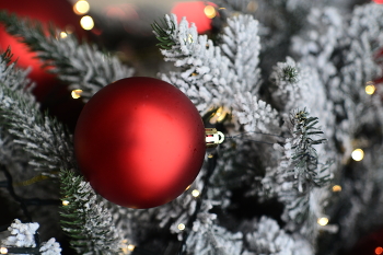 Уличные гирлянды / Снято на Юпитер-9 чёрный 1980 года. Баланс автомат.