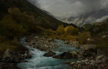 Осень на Кавказе / Хмурое утро
