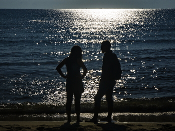 У моря / В контражуре получаются своеобразно интересные работы без излишней конкретики и детализации.