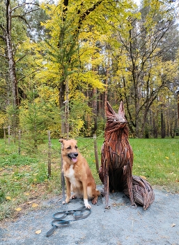&nbsp; / На сентябрьской прогулке в парке. (Скульптура выполнена с использованием металлокаркаса и природных материалов – речные коряги, ветки деревьев, ивовый молодняк.)