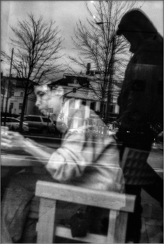 ... Городские призраки ... / уличный сюжет - отражение