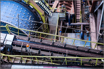 Как добывают алмазы. / Цех обогатительной фабрики на алмазном месторождении в окрестностях Архангельска.
Кстати, вчера в областных новостях прошло сообщение: &quot;В Поморье нашли два крупных алмаза в 55 и 135 карат. Каждый — отличается исключительной чистотой, прозрачностью и природной формой&quot;