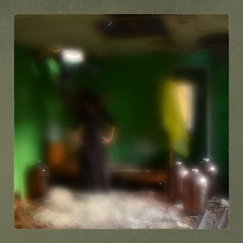 Нечто мутное в цветных пятнах / снято чрез надышанное стеклышко