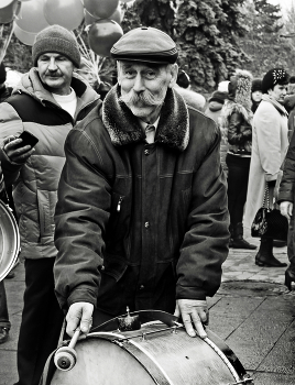 Весёлый барабанщик / ***