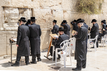 У Стены плача / ***