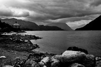 **Осенним днём.* / Телецкое озеро.