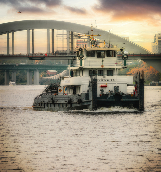 Рабочая лошадка. / Буксир-толкач &quot;Речной - 78&quot; на канале имени Москвы.