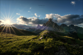 Яркого солнца диск / Перевал Джау , Доломитовые Альпы Италия