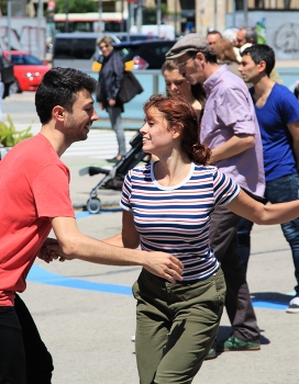 Уличные танцы в Барселоне / ***