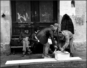 ..... Кто не работает - тот ест ! .... / уличный сюжет