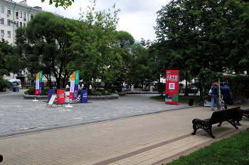 Чистопрудный бульвар / Чистопрудный бульвар в Москве. Июнь 2024.