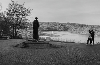 Тарусский сюжет. / Таруса Калужская область, берег Оки. Памятник Марине Цветаевой, осень 2020 год.