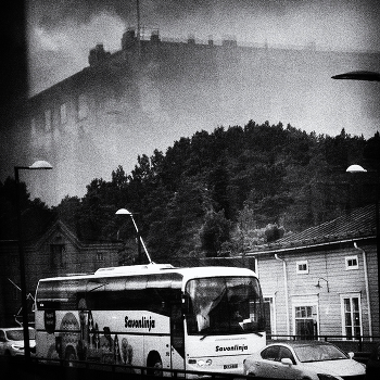 В минуту уникального прозрения / Блаженства мозгового на краю,
Сказал себе: &quot;Остановись, мгновение!&quot;...
Вот жизнь идёт, а я как пень стою.