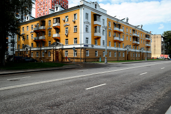 1-й Грайвороновский проезд / 1-й Грайвороновский проезд в Москве. Июнь 2024.