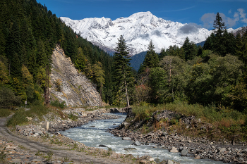 Rioni In The Upper Reaches / Вид на долину Риони и гору Цагардор