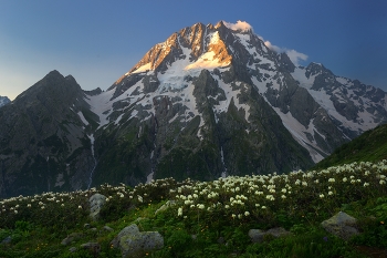 Рассвет в горах Кавказа / Пшиш