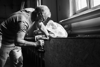 Борисыч за работой. / ***