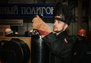 Перед конкурсом / завод, рабочие