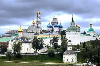 Свято Троицкая Сергиева Лавра / Лавра в Сергиев Пасаде